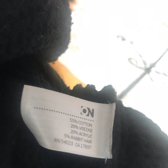 Old Navy Sweater - Picture 6 of 6